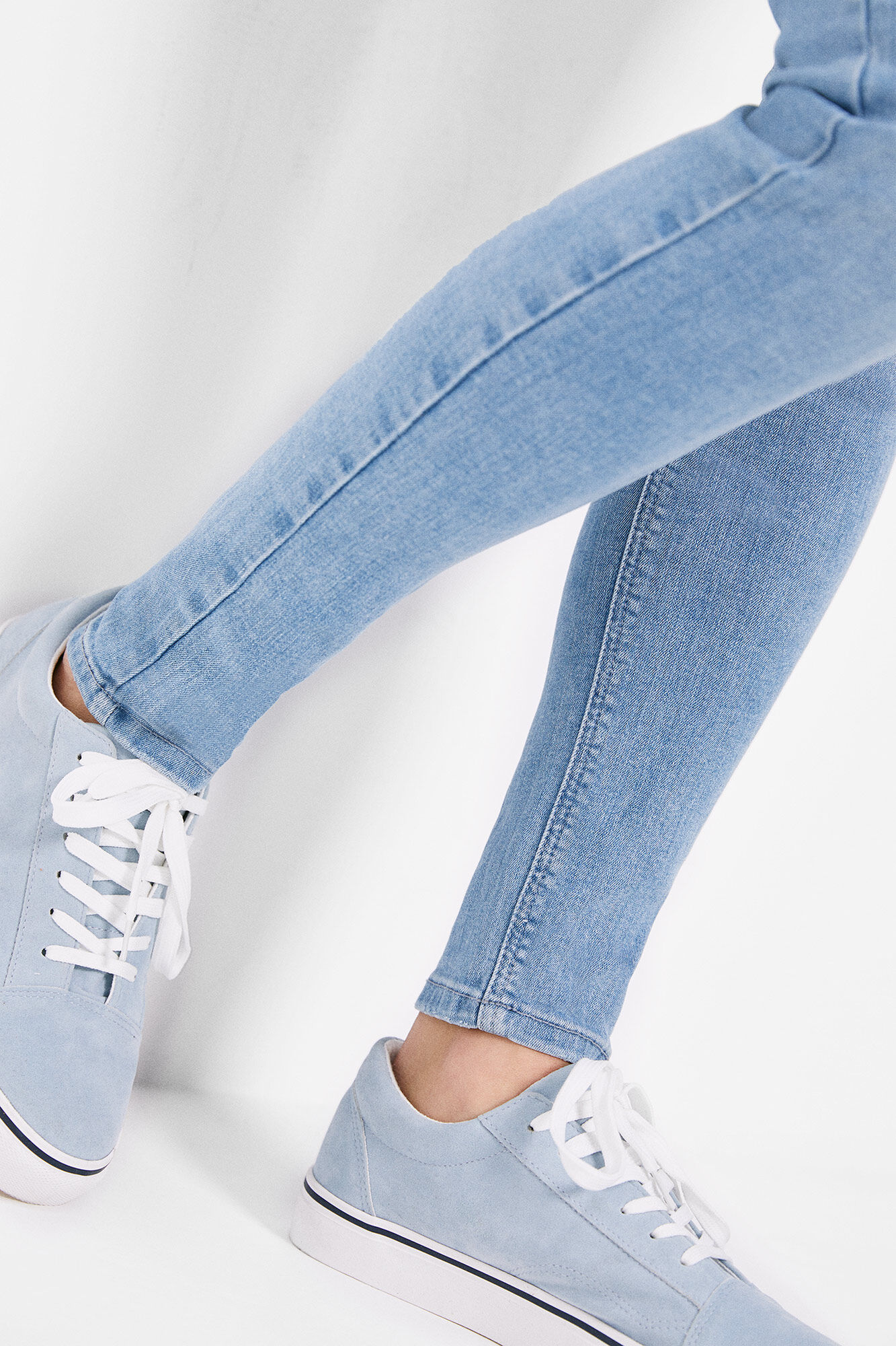 Calça jeans push-up com lavagem sustentável - azul médio