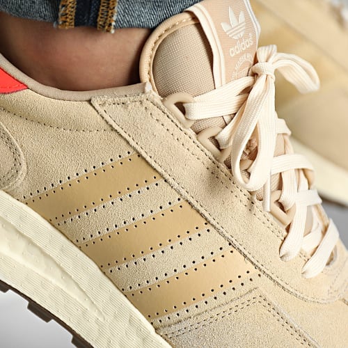 Baskets Retropy E5 IG7520 Magic Beige Solar Red