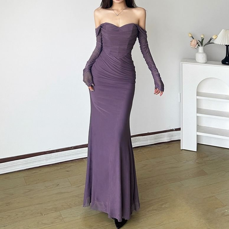 HERMITAKH - Lange mouw off-shoulder effen geplooide mesh maxi zeemeerminjurk