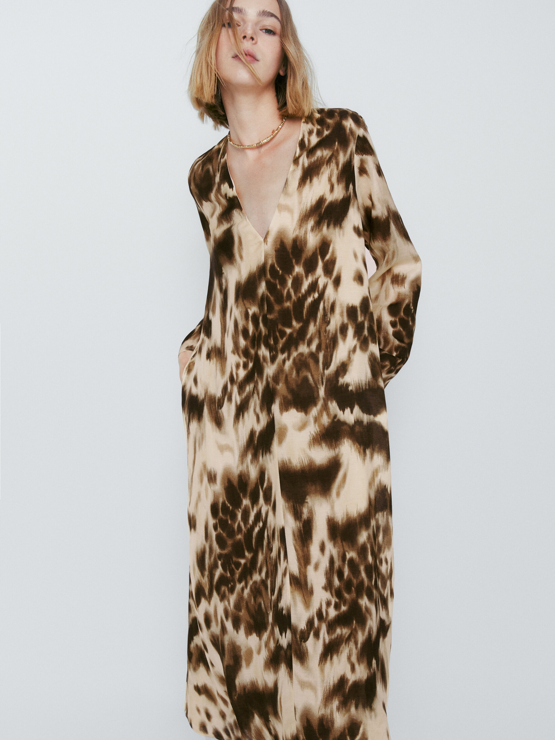Vestido com estampa animal - MARROM