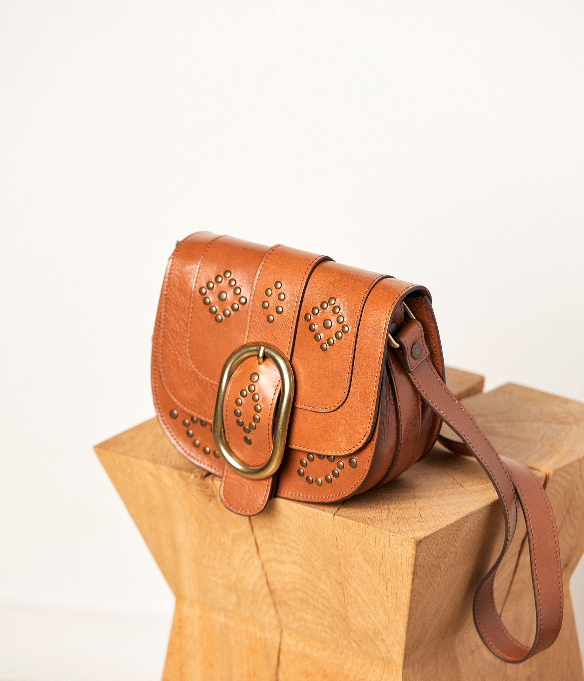 Sac besace clouté Alona