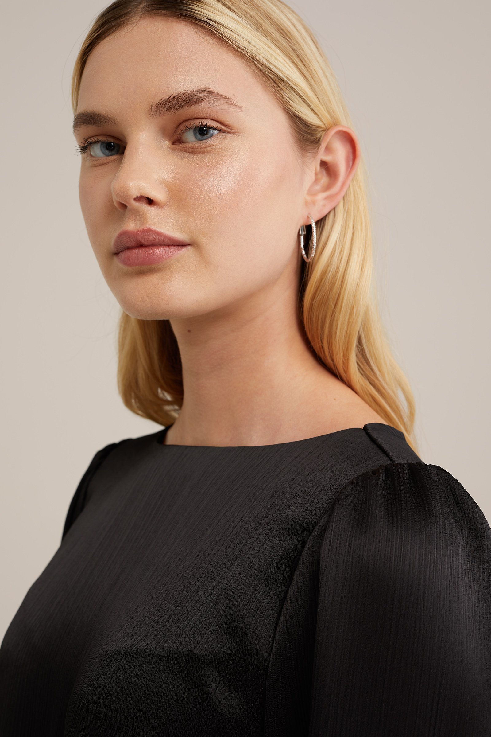blouse met satijnen look WE Fashion Zwart