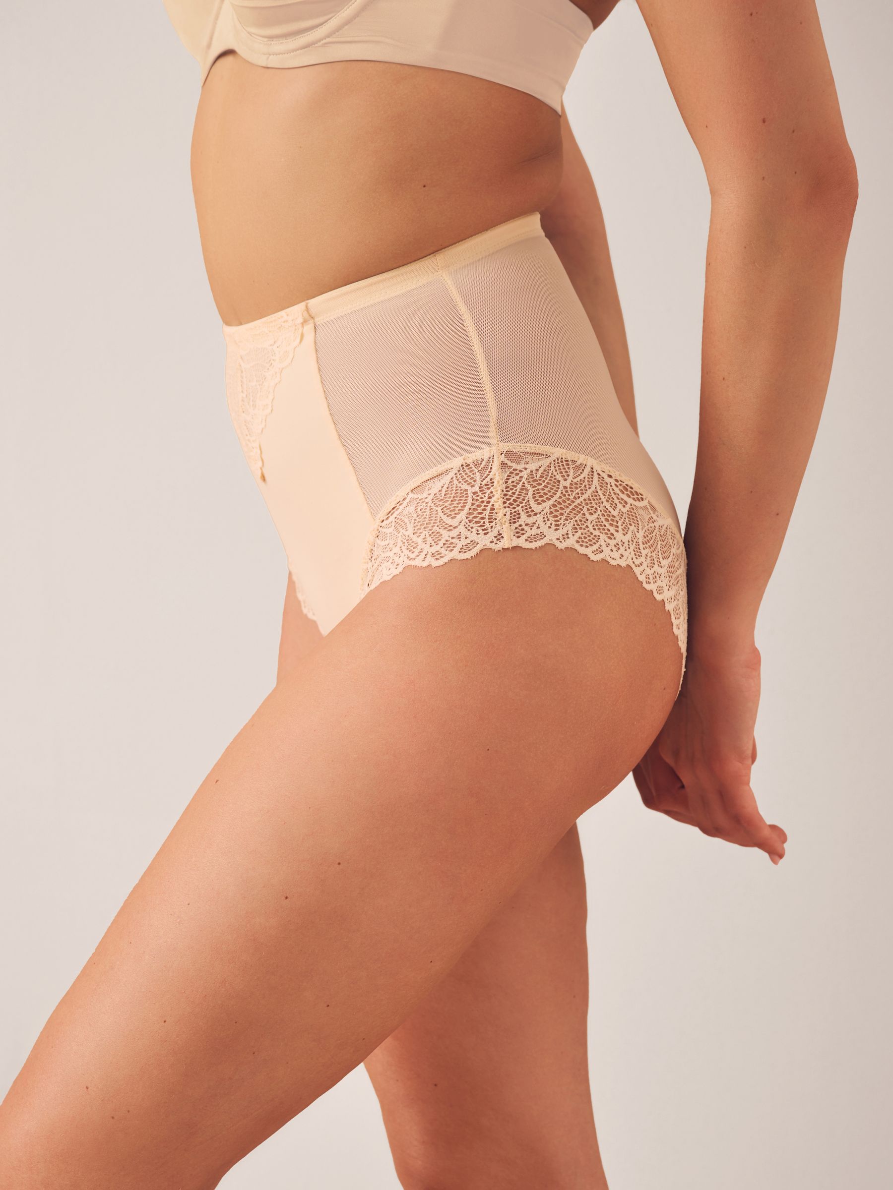 Pastelroze nude - Vormende slip met stevige buikcorrectie
