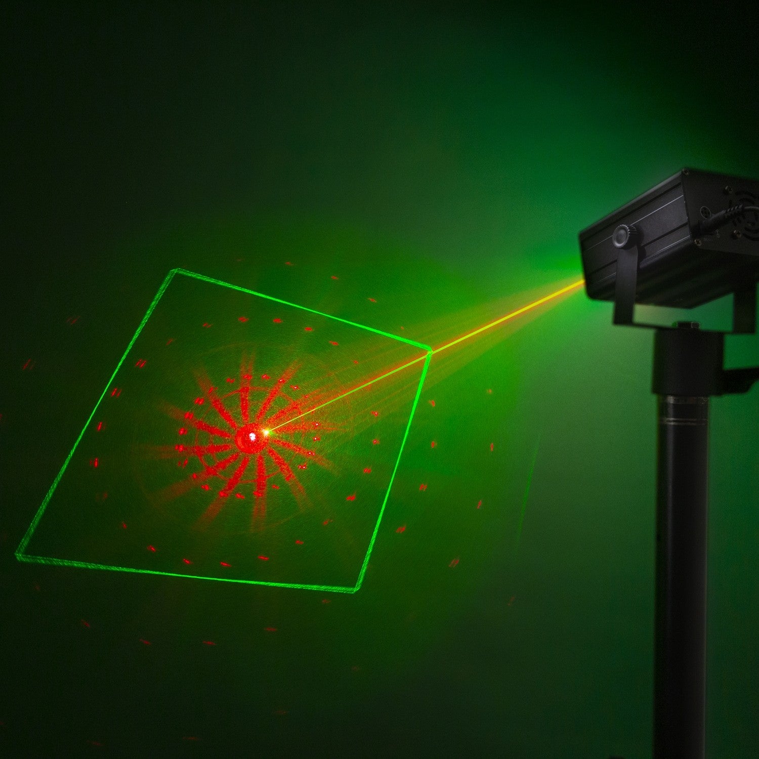 BeamZ Acrux Quatro R/G party laser systeem met RGBW LED's