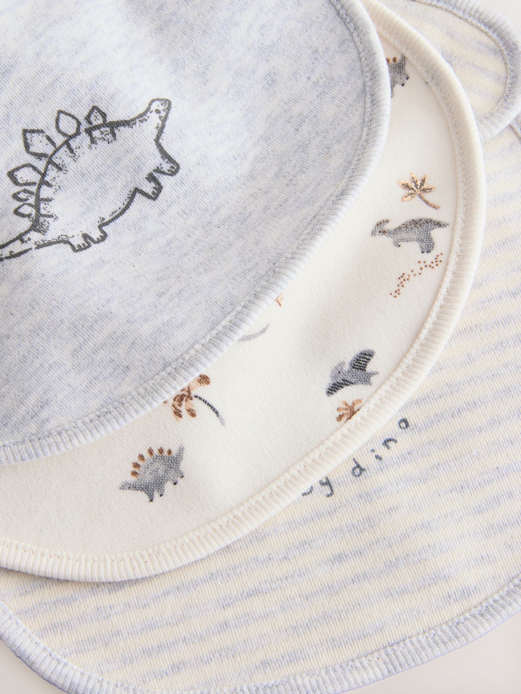 Grijs met dinoprint - Verpakking met 3 babyslabbetjes