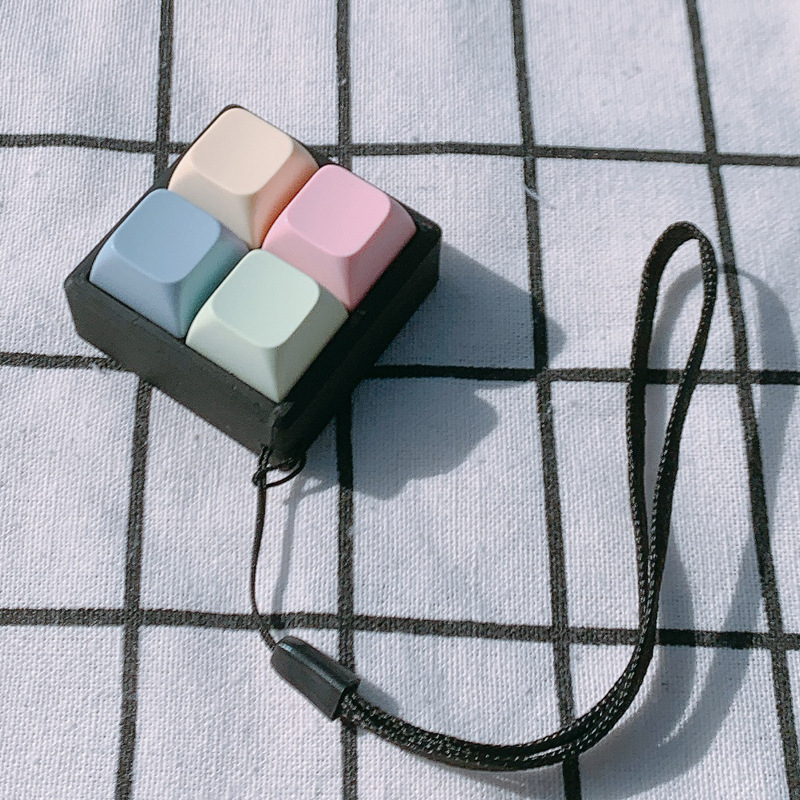 (45x45mm) 4-fach Anti Stress Tastatur Schlüsselanhänger Spielzeug Clicker Fidget Spiel - Schwarz