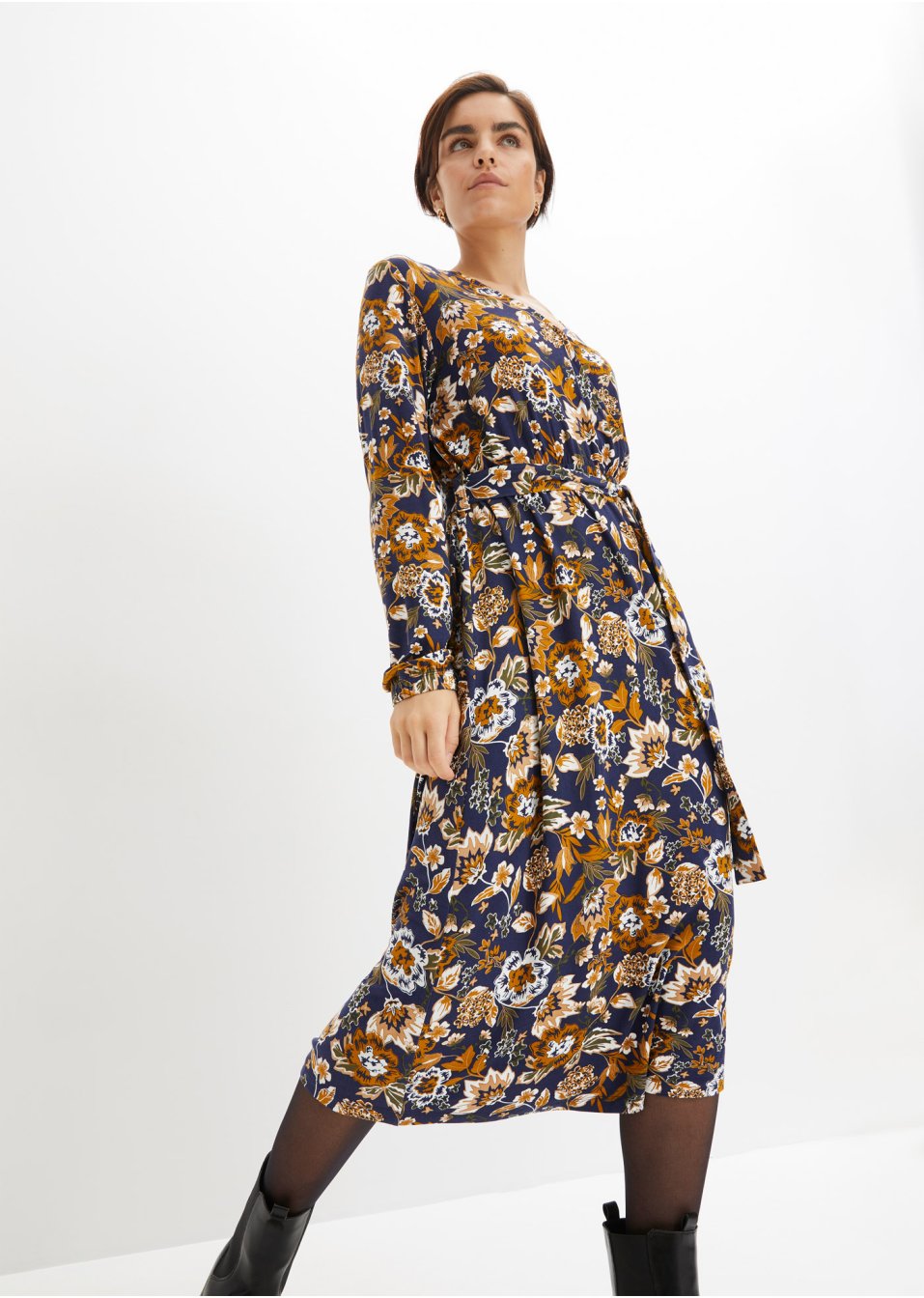 Robe en jersey avec décolleté en V et lien à nouer