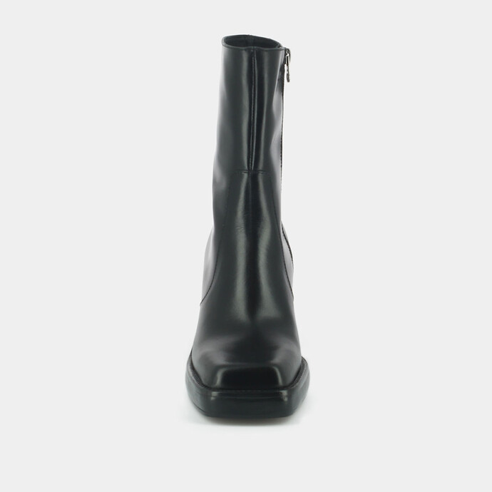 Boots à talons et bouts carrés  en cuir noir
