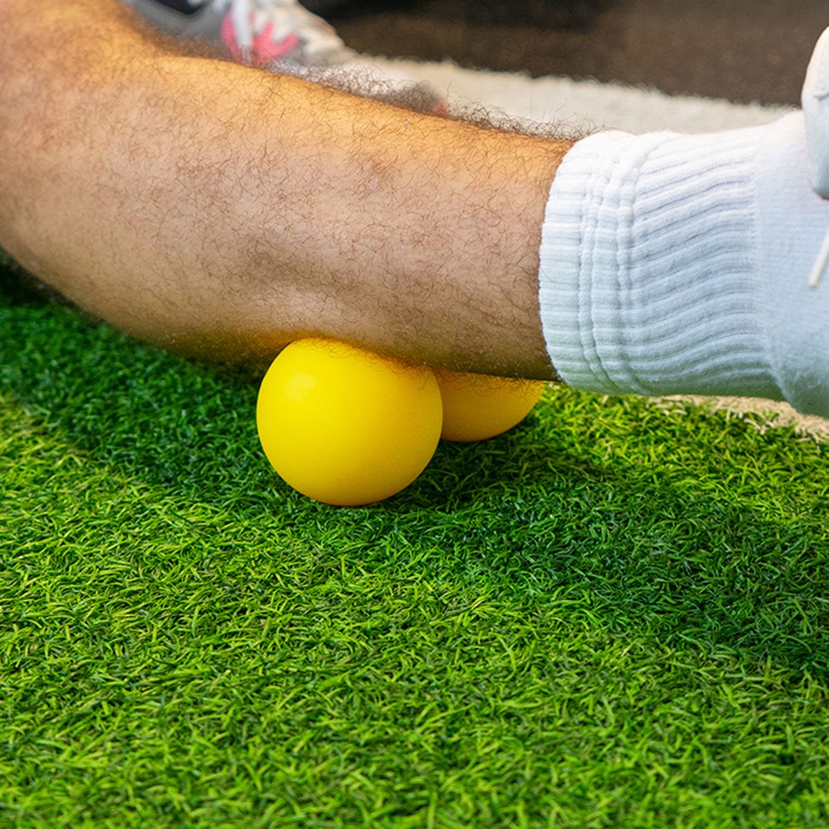 Doppelter Massageball aus Ebonit O 6cm