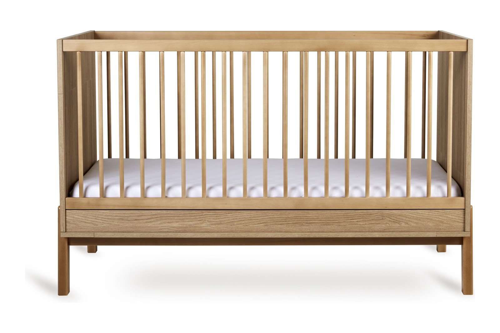 Ashi Vokseseng Vokseseng i heltre bøk/melamin med justerbar madrasshøyde og avtagbar front. Natur/bøk 70x140 cm. Kombiner med Ashi juniorkit (selges separat).