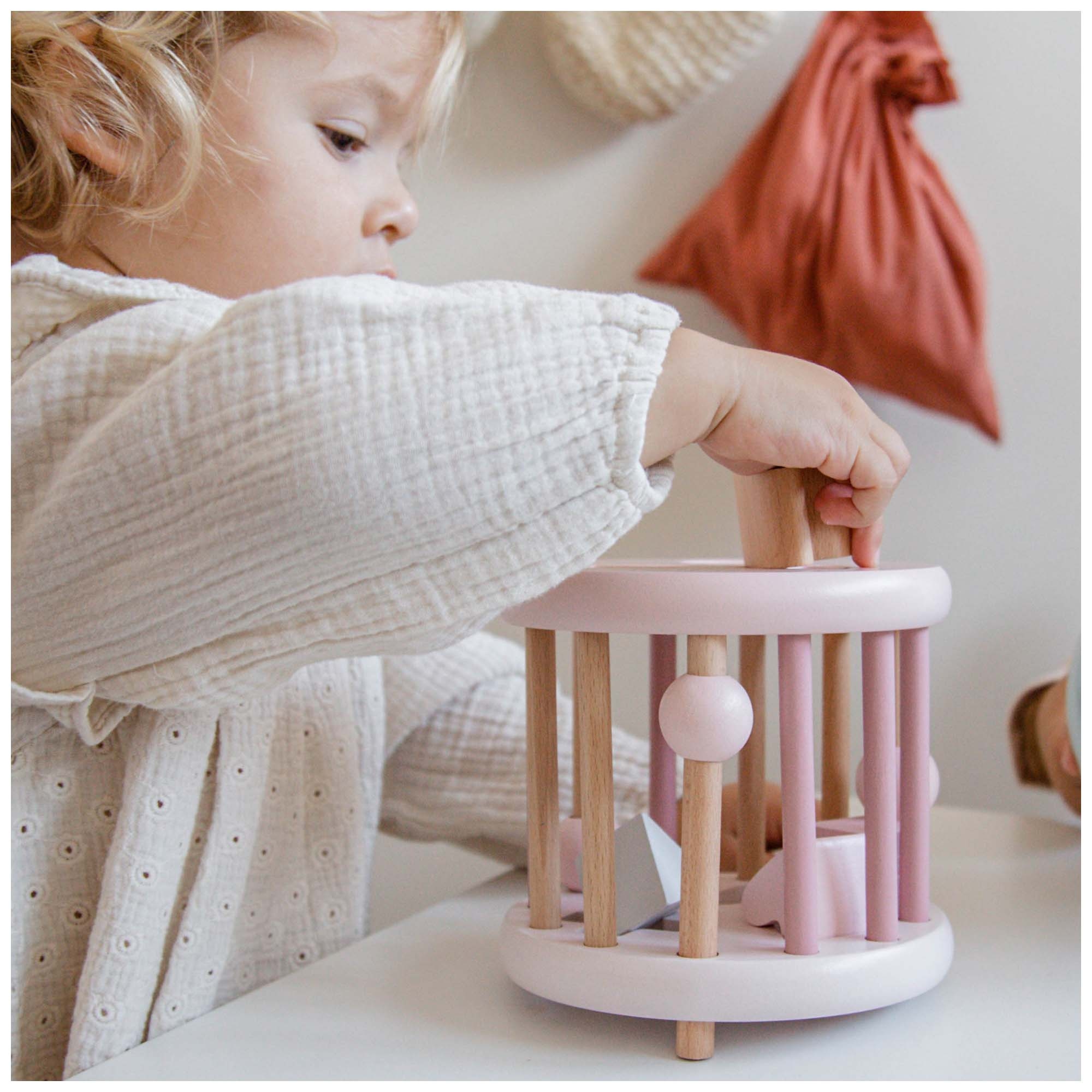 Label Label houten vormenstoof roze