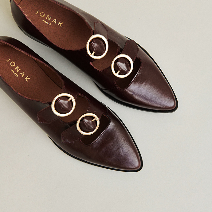 Mocassins pointus à boucles  en cuir bordeaux