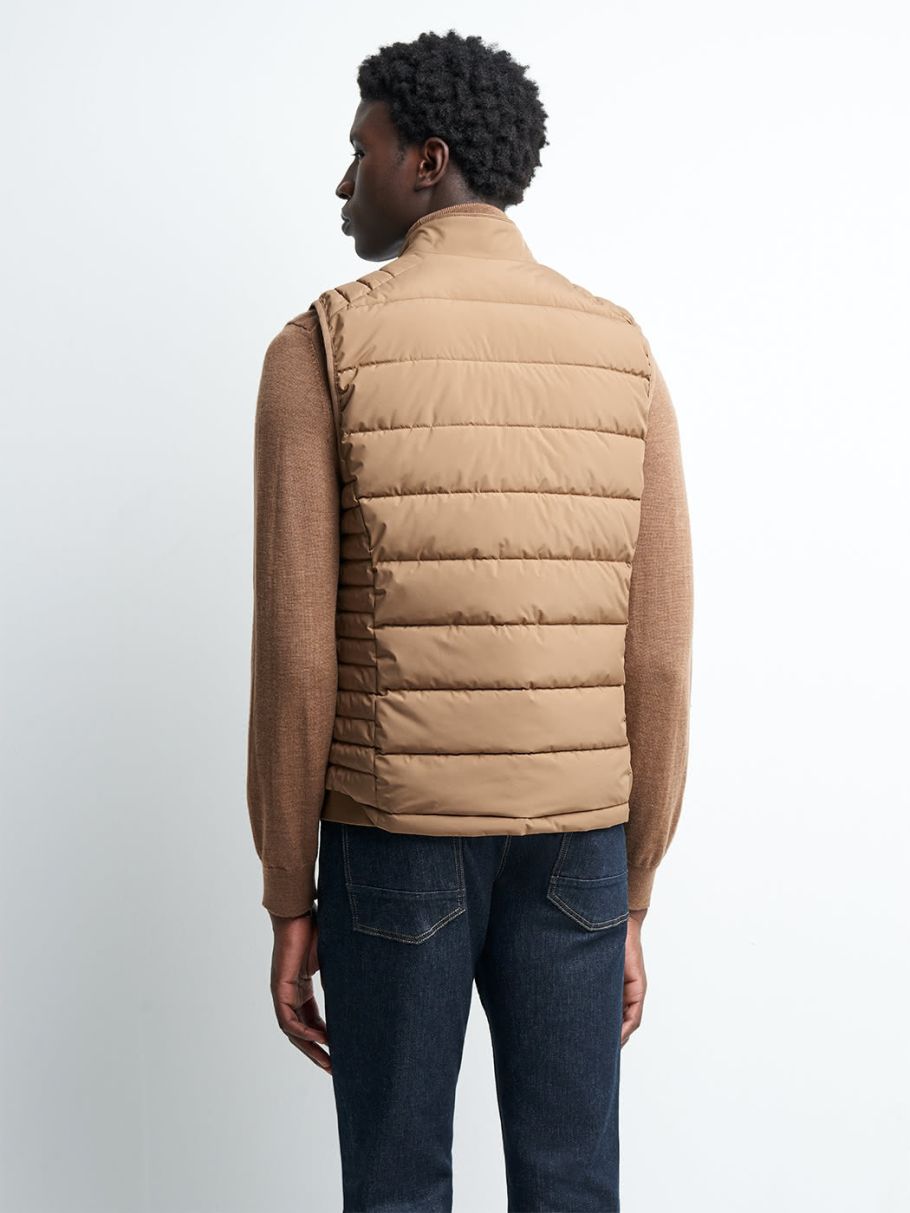 Gilet sans manches col montant