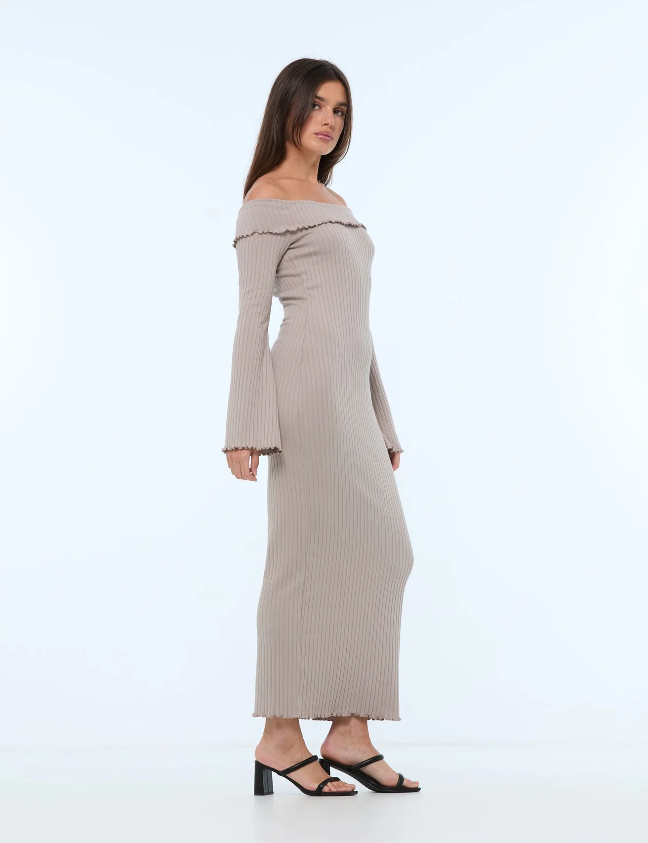 Robe longue col bardot taupe