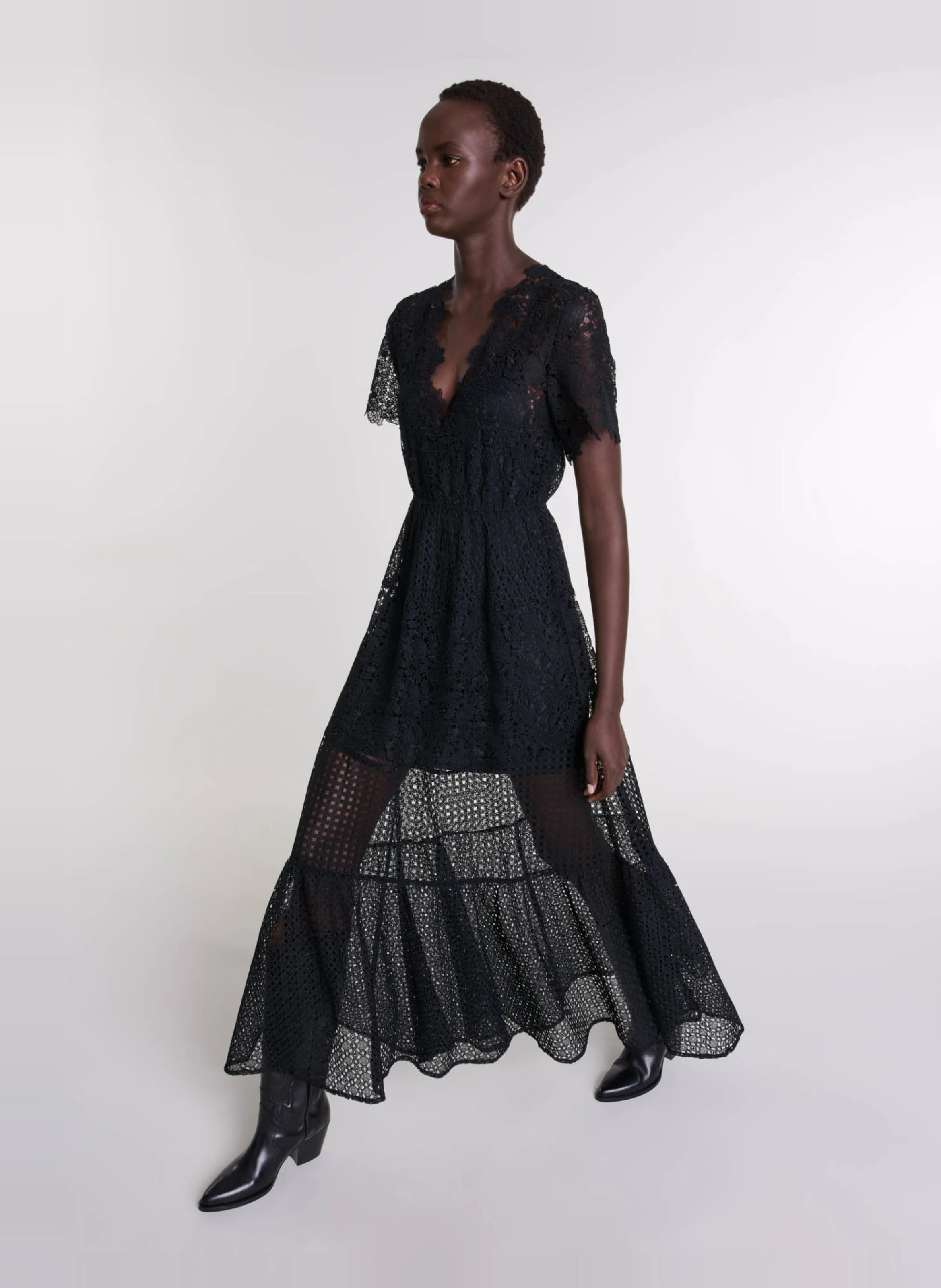 Robe longue décolleté V en dentelle | Noir