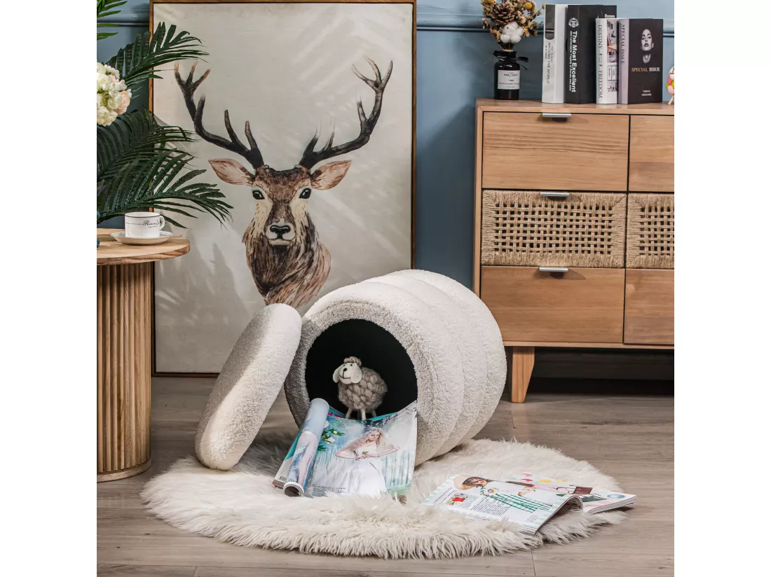Pouf en bouclettes blanches style scandinave