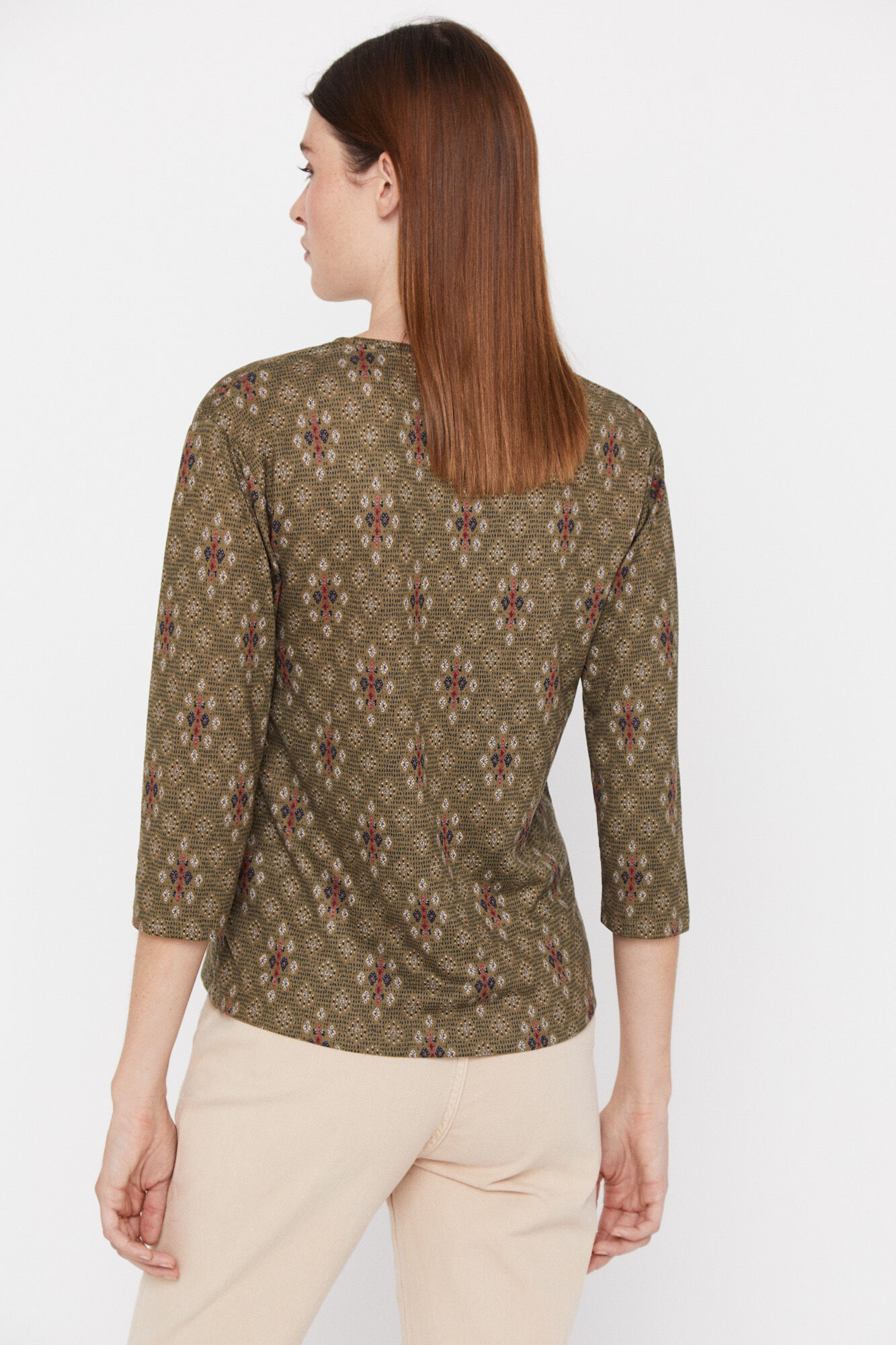 Camiseta com decote em V - Toque macio - Multicolorida