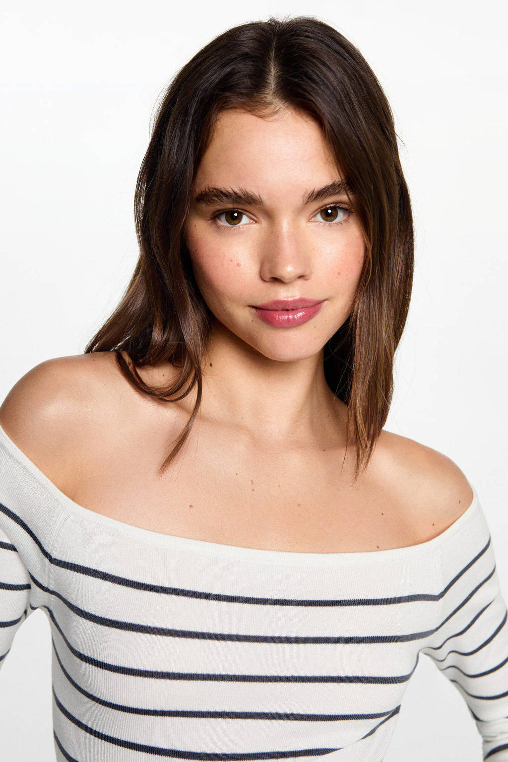 MANGO TEEN gestreepte fijngebreideoff shoulder top wit/donkergrijs