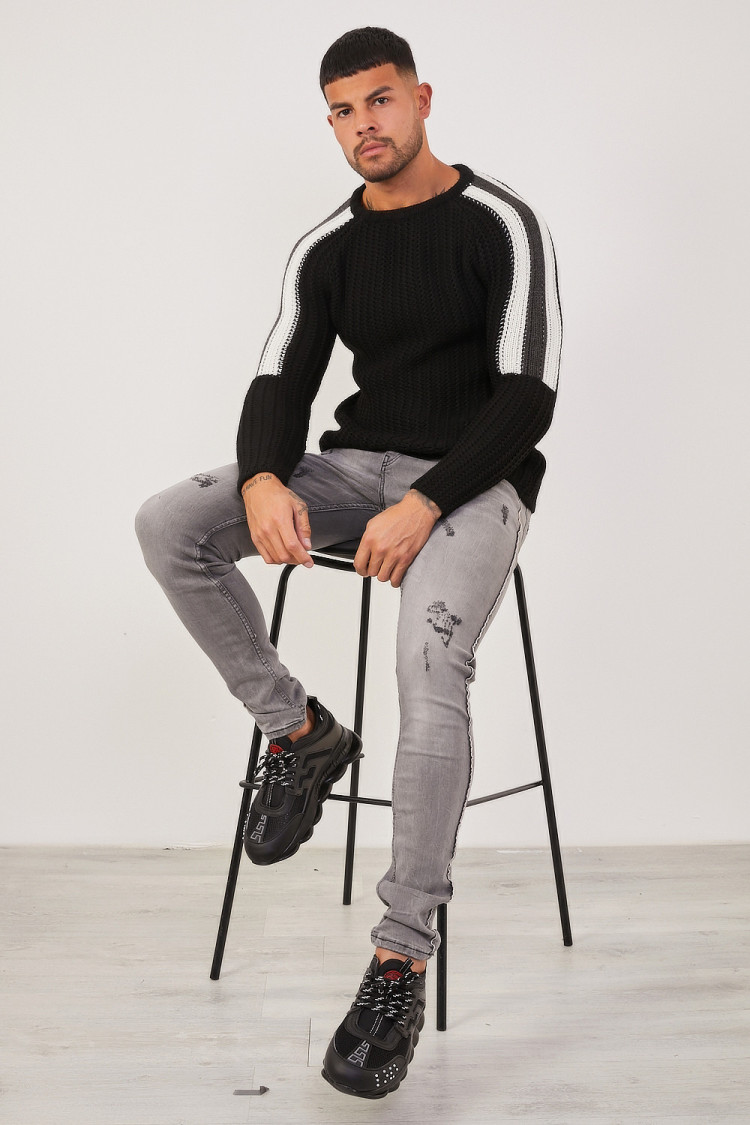Pull en maille noir épaules blanches