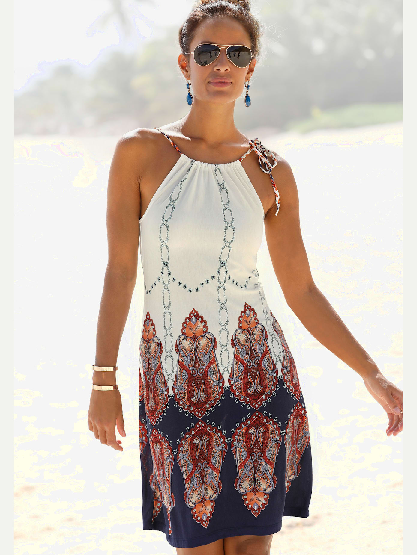 Robe de plage bretelles floquées dans le cou