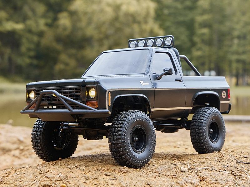 FMS Scale Crawler Chevrolet K5 Blazer PRO, Schwarz RTR, 1:2 Offiziell lizensierte Chevrolet K5 Blazer Pro im Massstab 1:24 mit 2-Gang-Getriebe