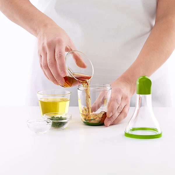 Shaker à vinaigrette vert Lékué