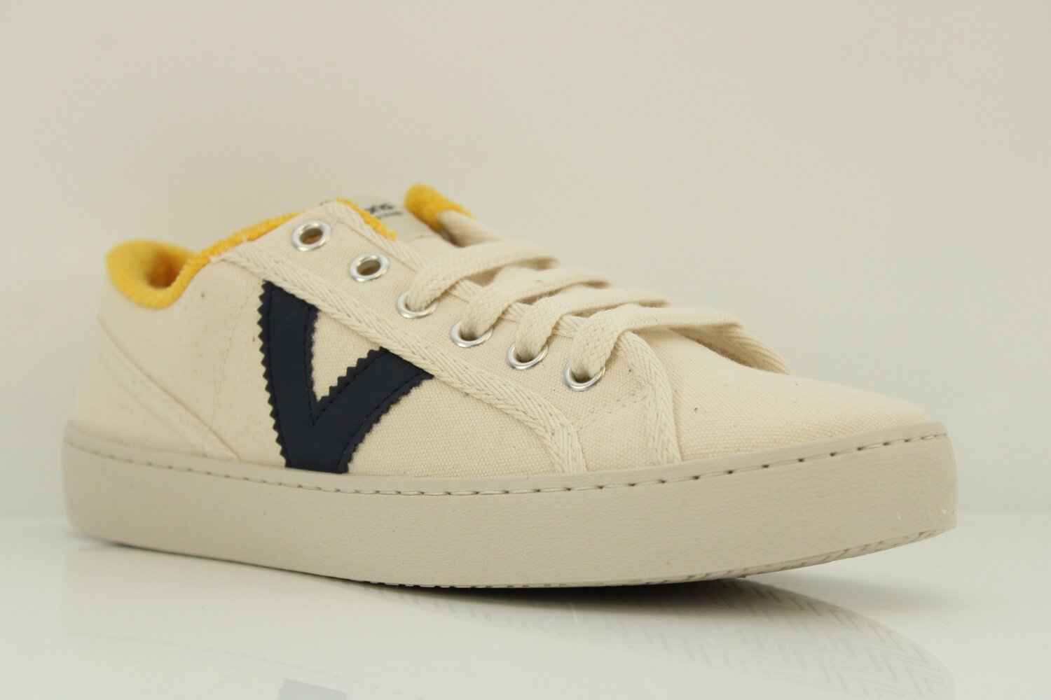 Victoria Sneaker