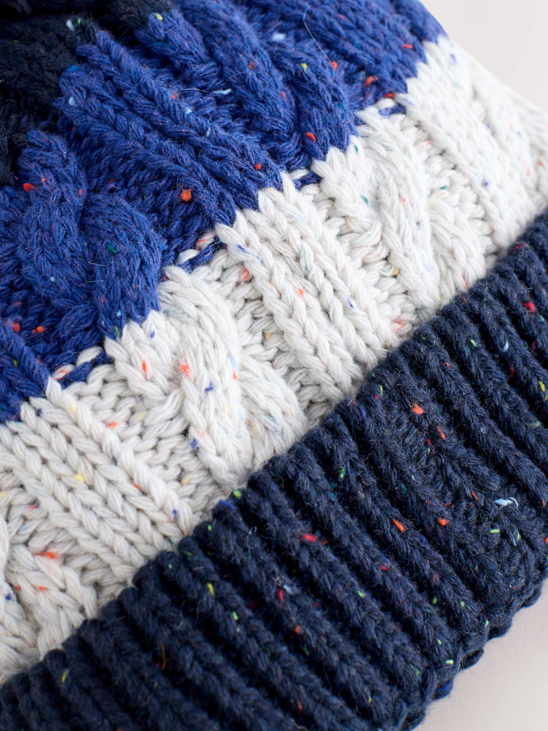 Blauw/witte streep - Beanie-muts met pompon (3mnd-16jr)