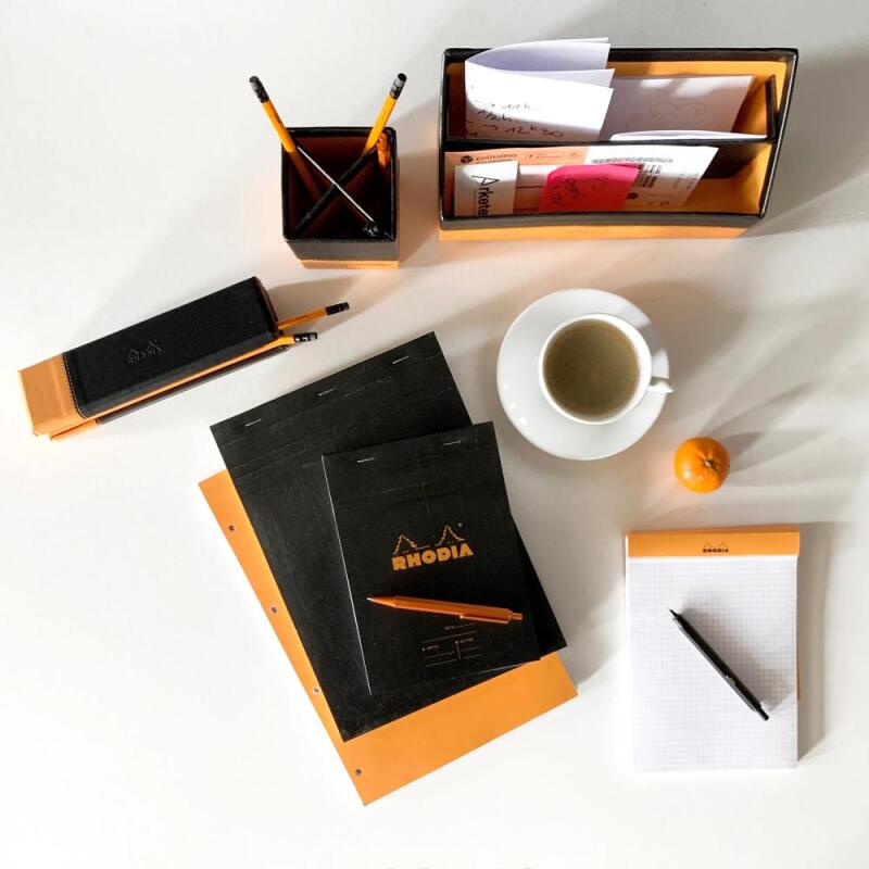 Bloc agrafé N°19 A4+ 80 feuilles lignées + marge 80 g. - Noir