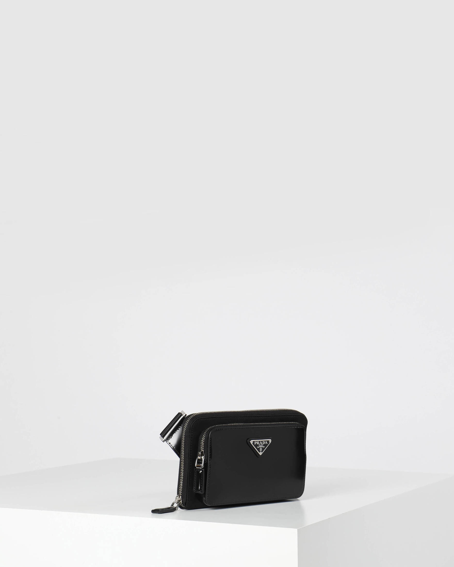 Prada| Herren Schultertasche aus Re-Nylon und gebürstetem Leder