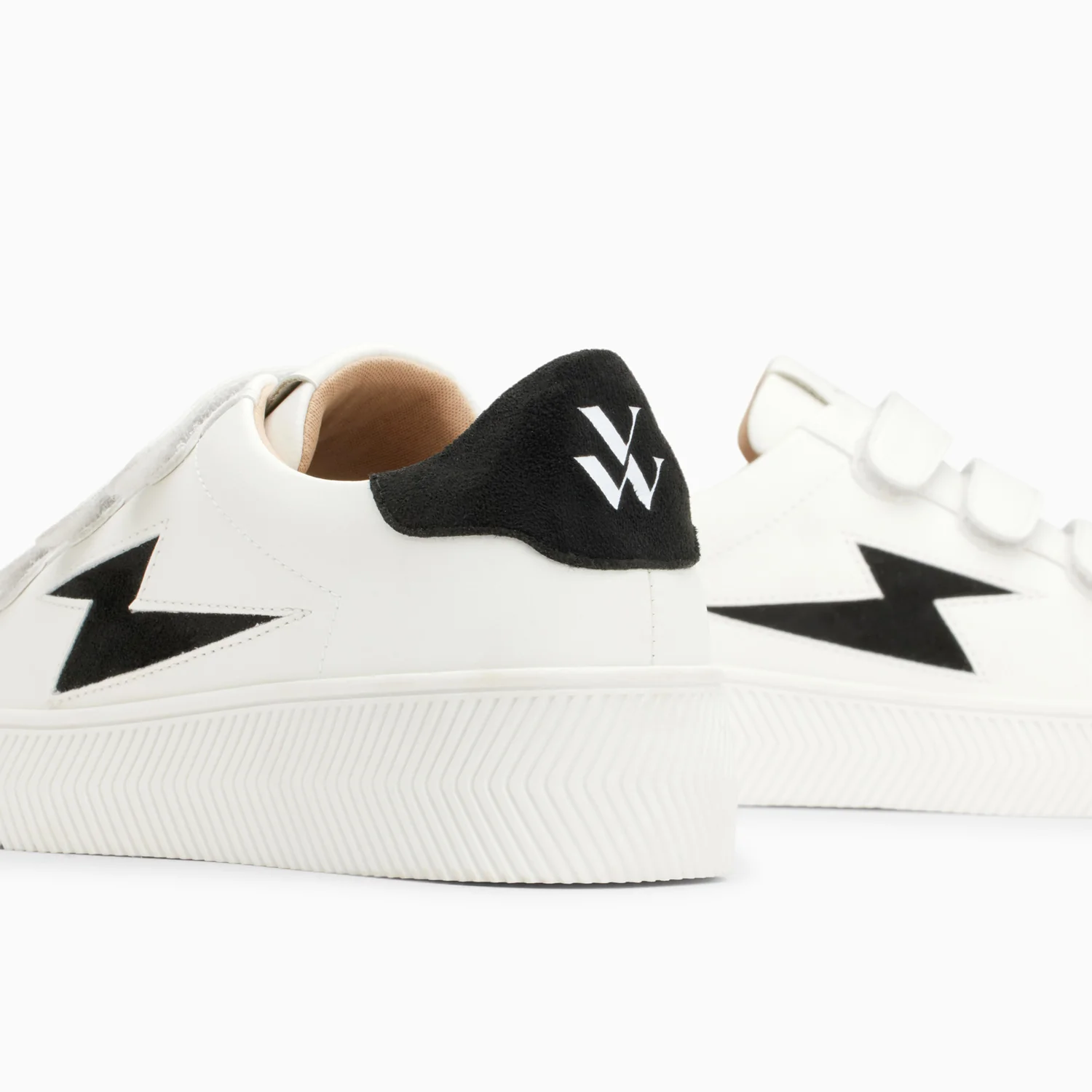 Sneakers-Baskets éclair Camelia blanc et noir à scratchs