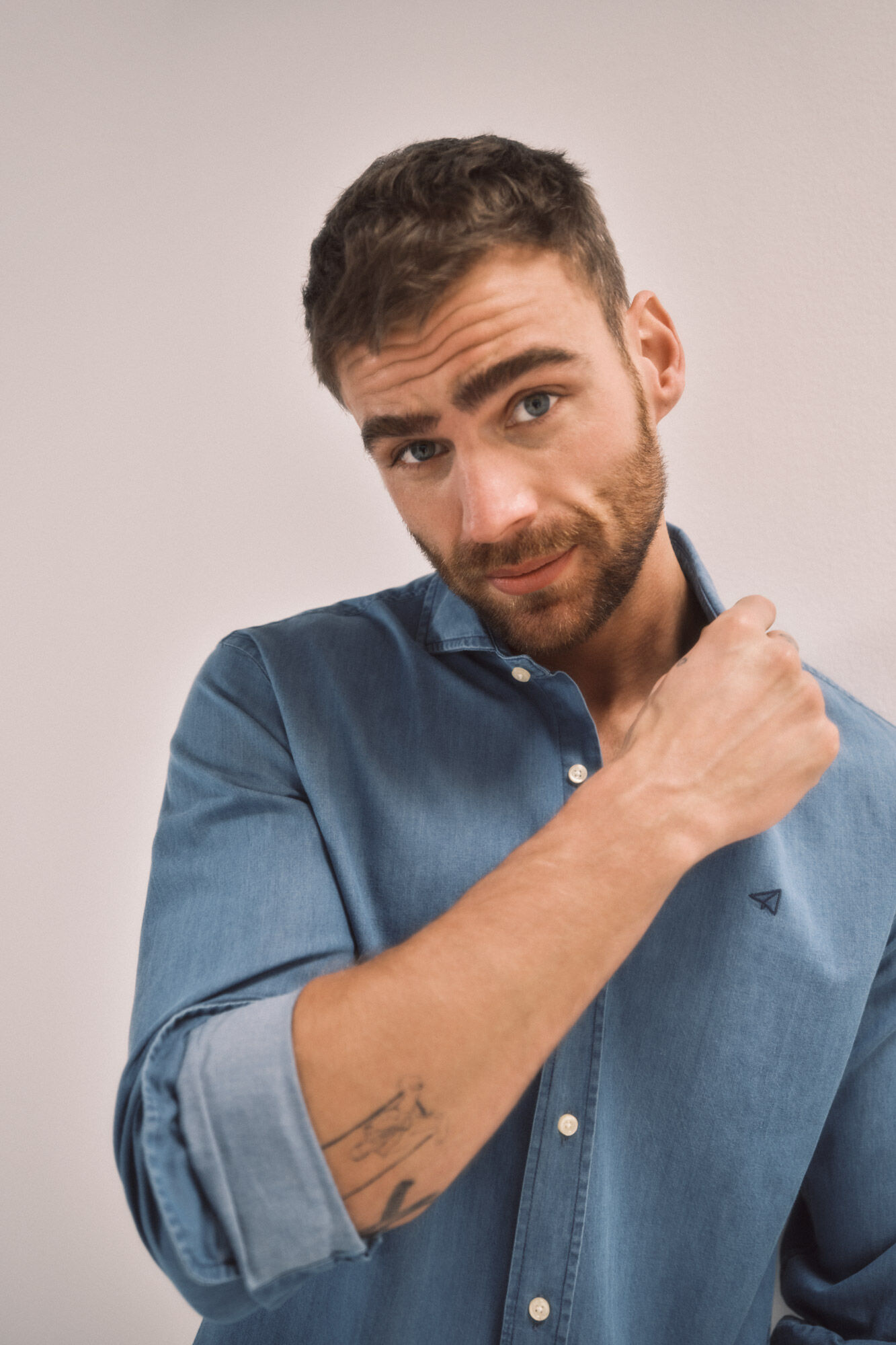 Camisa jeans de manga comprida com modelagem slim fit - Azul