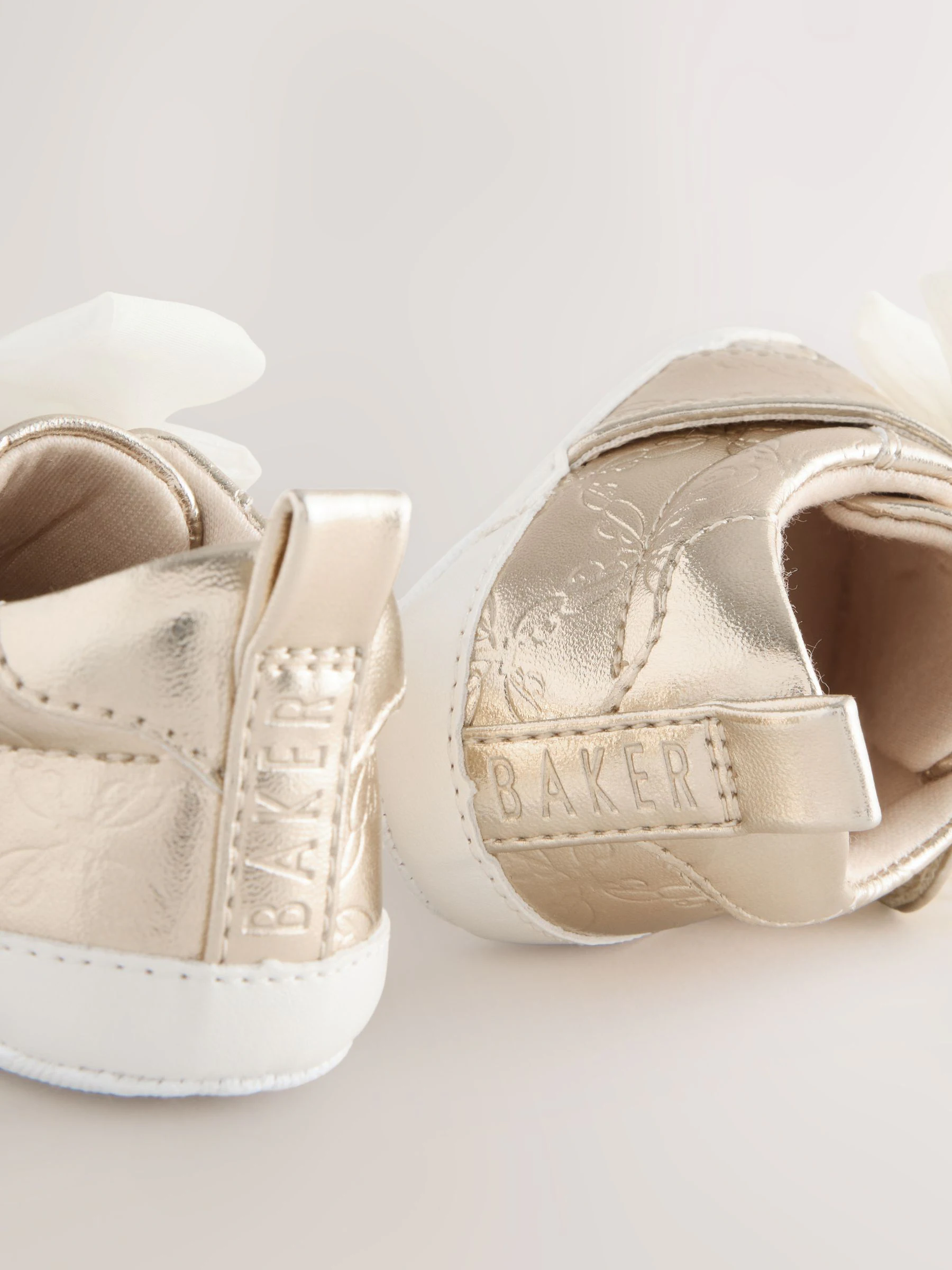 Goud - Baker by Ted Baker - Organza strik Padders trainers voor babymeisjes