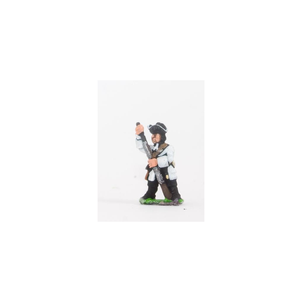 European Armies: Dismounted Dragoon in Tricorne, loading