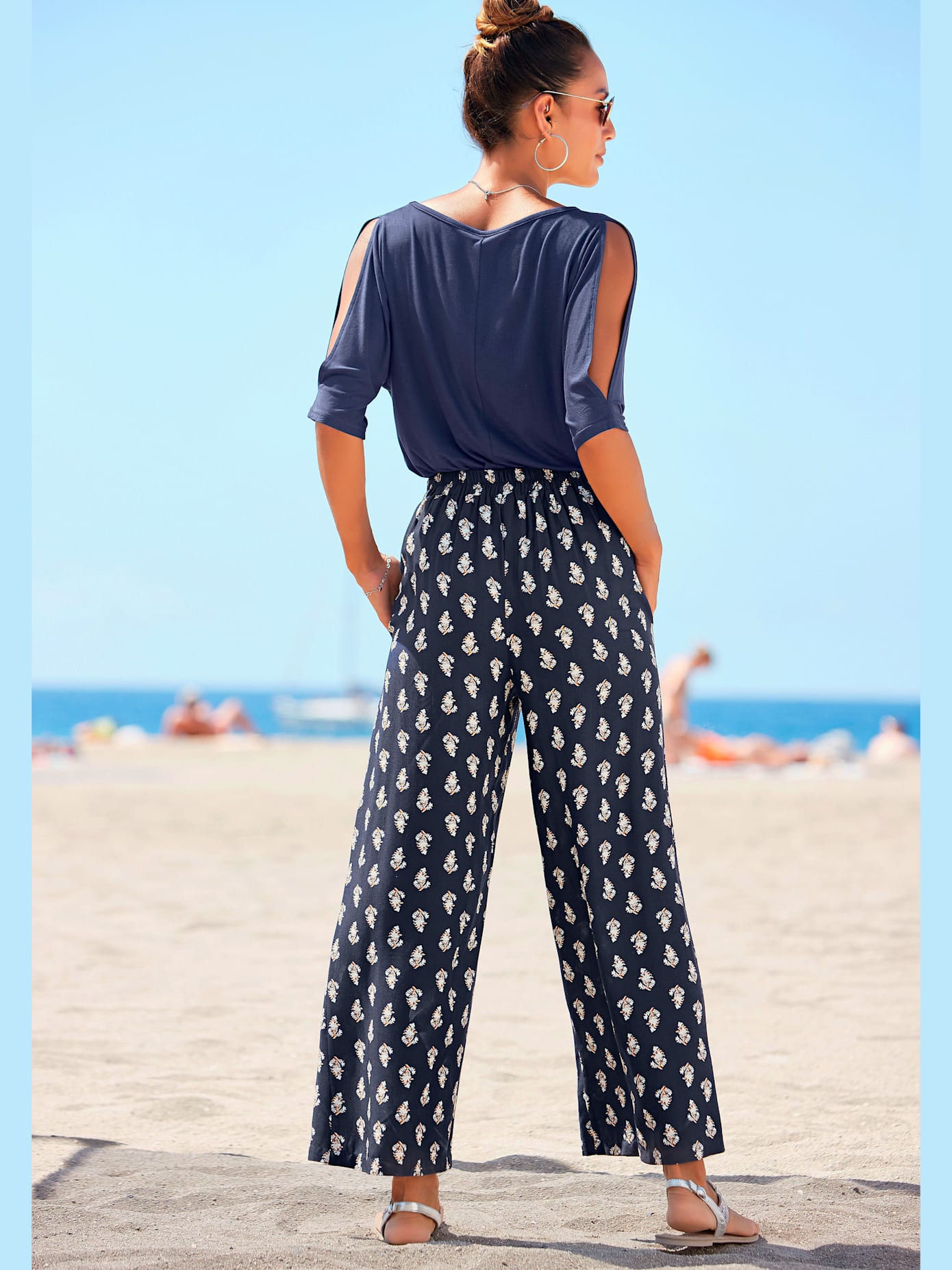 Pantalon ceinture plate devant, élastique derrière