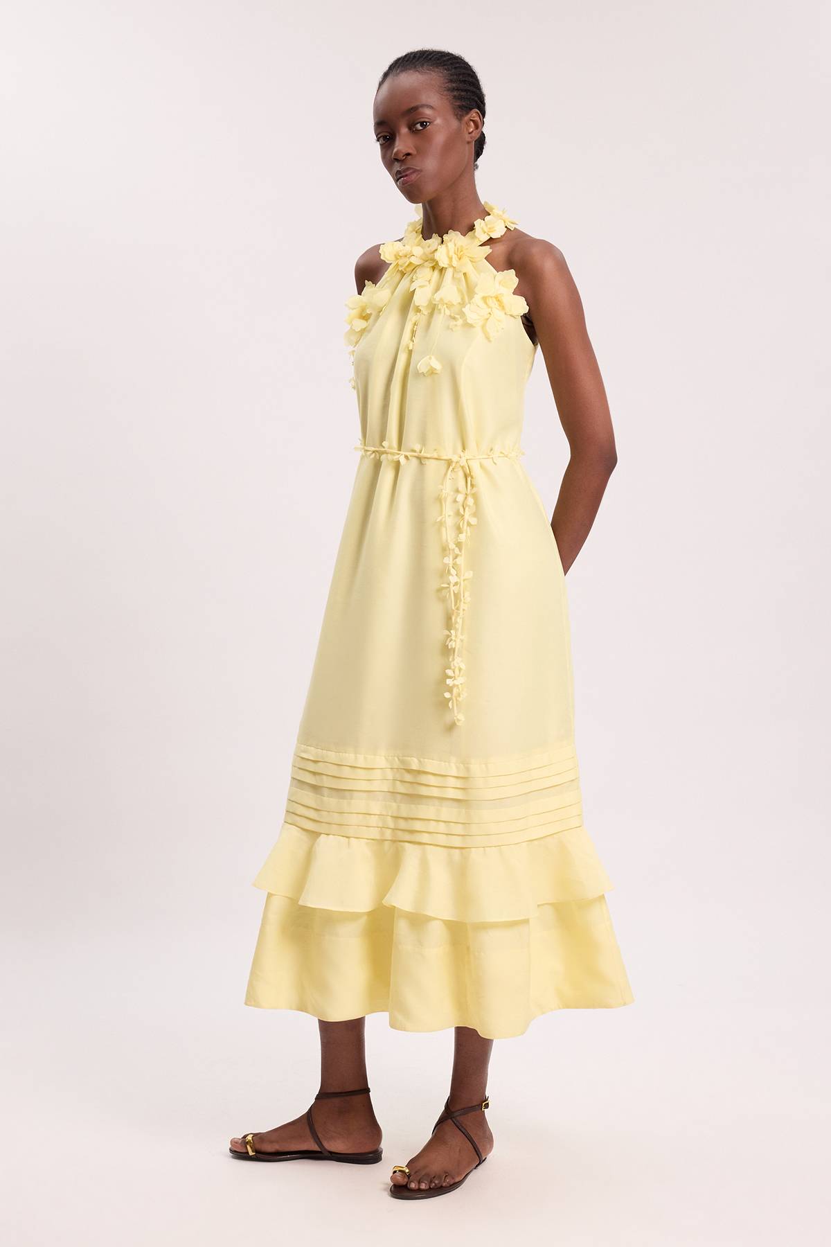KarenMillen Robe Longue À Encolure Américaine Avec Appliqués Floraux Et Jupe À Volants Étagés
