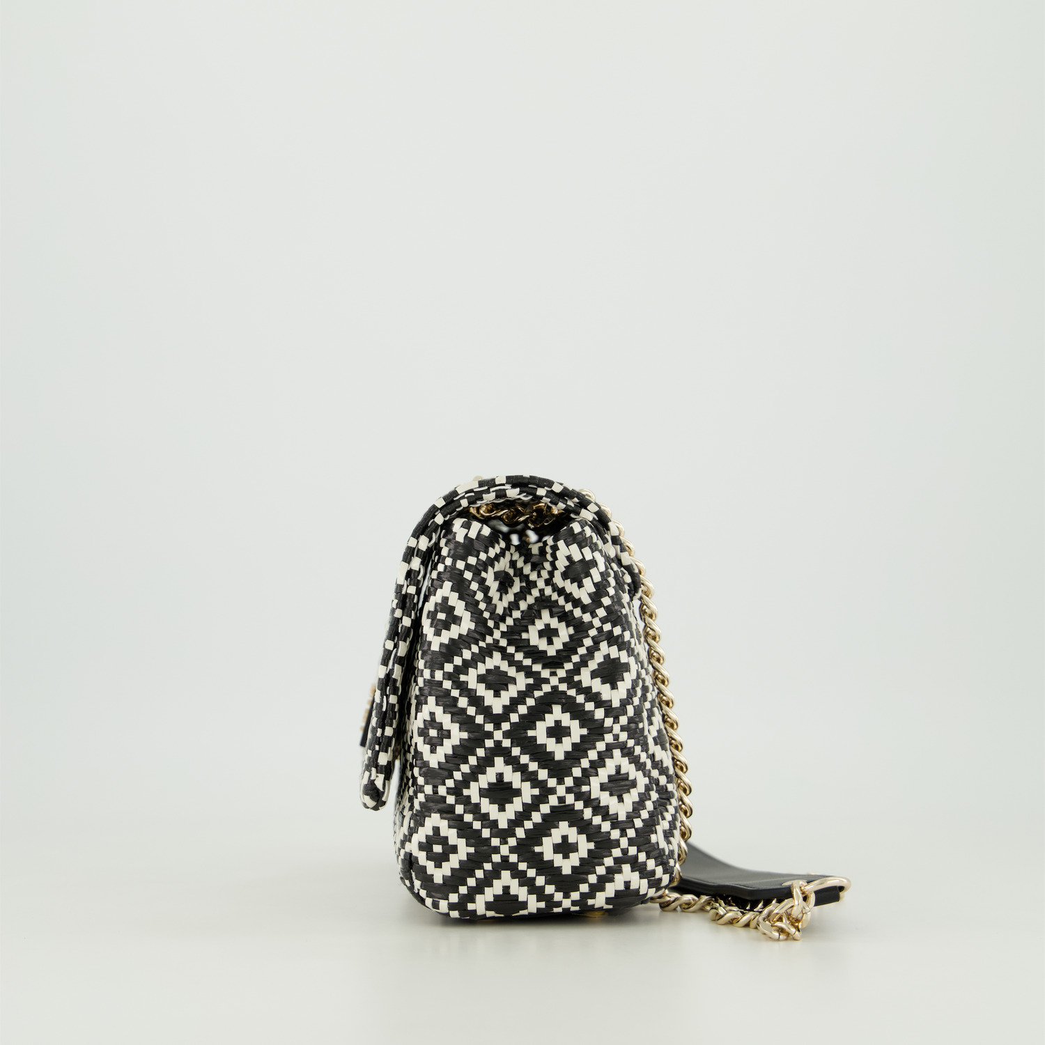 GUESS RIANEE CONVERTIBLE XBODY FLAP