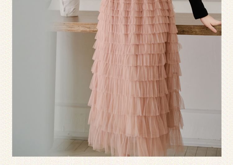 Plum Reverie - V-hals effen top met knopen / Hoge taille effen gelaagde mesh maxi A-lijn rok