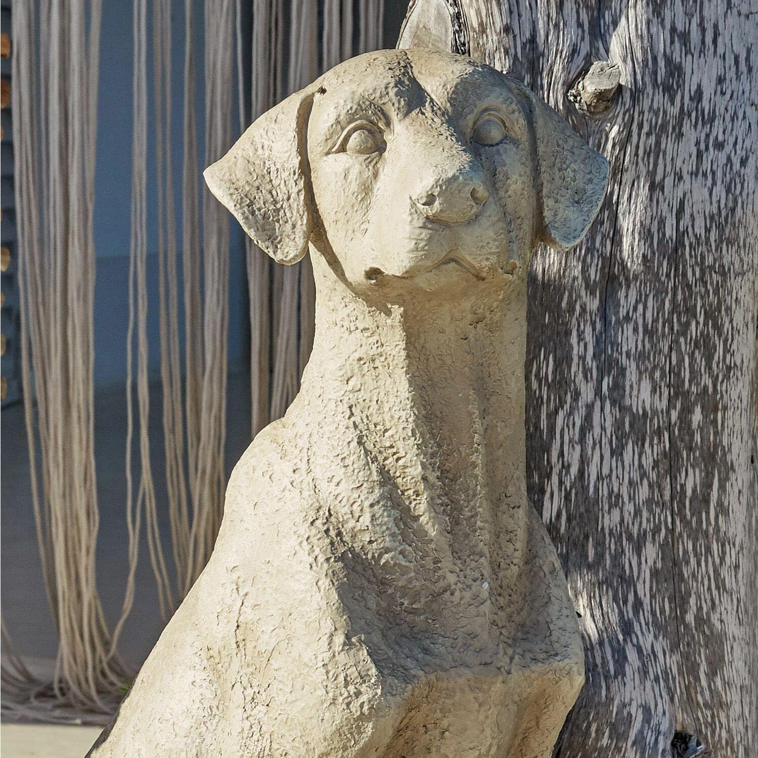 Loberon Deko-Hund Elliot, detailreiche Jagdhund-Nachbildung, edle Tierskulptur, anmutiges Design, Dekoration, Tierfiguren, Polyresin, antikweiß