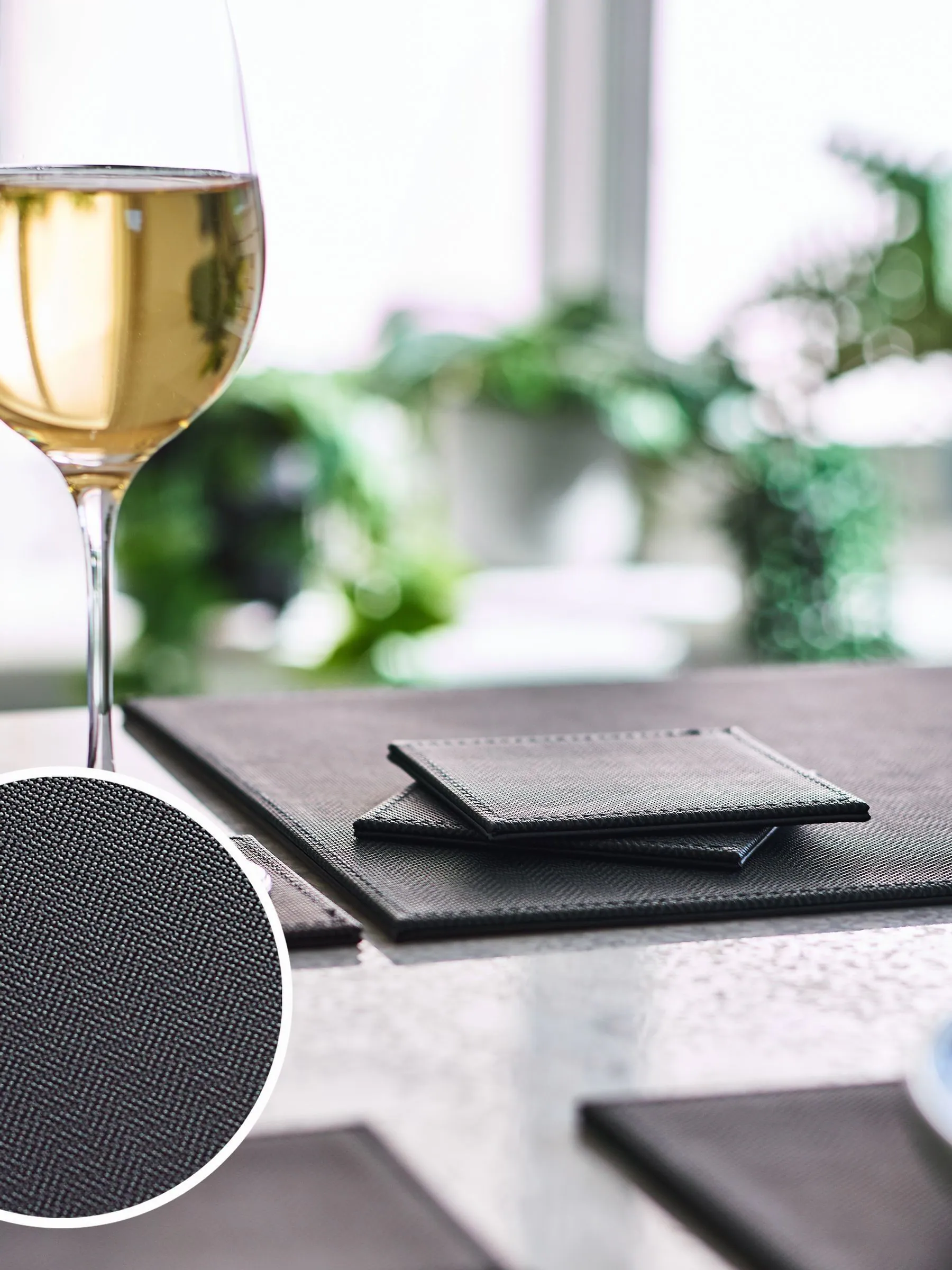 Set van 4 omkeerbare placemats en onderzetters van imitatieleer