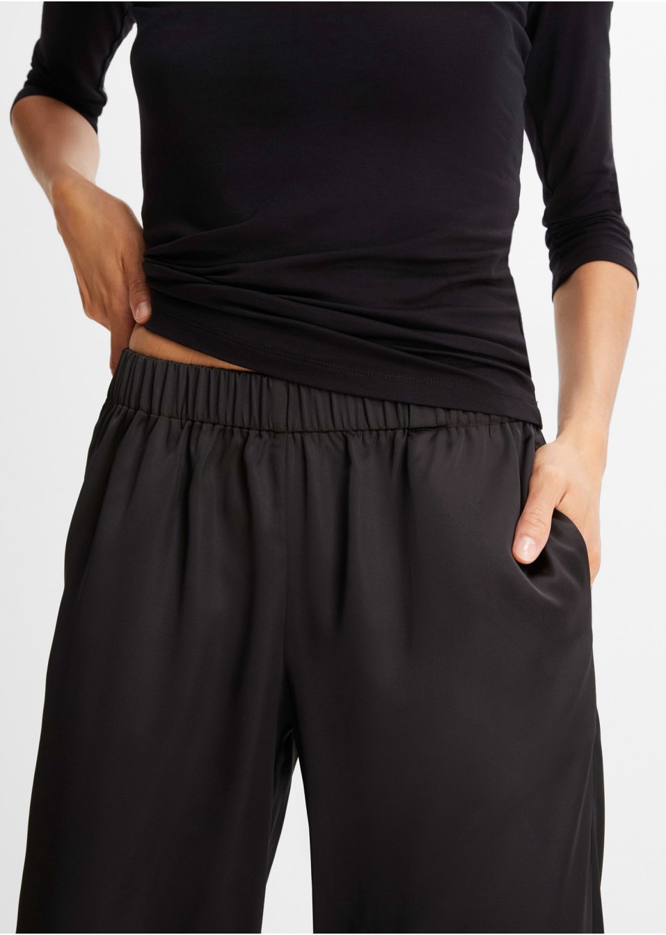 Pantalon en satin avec dentelle