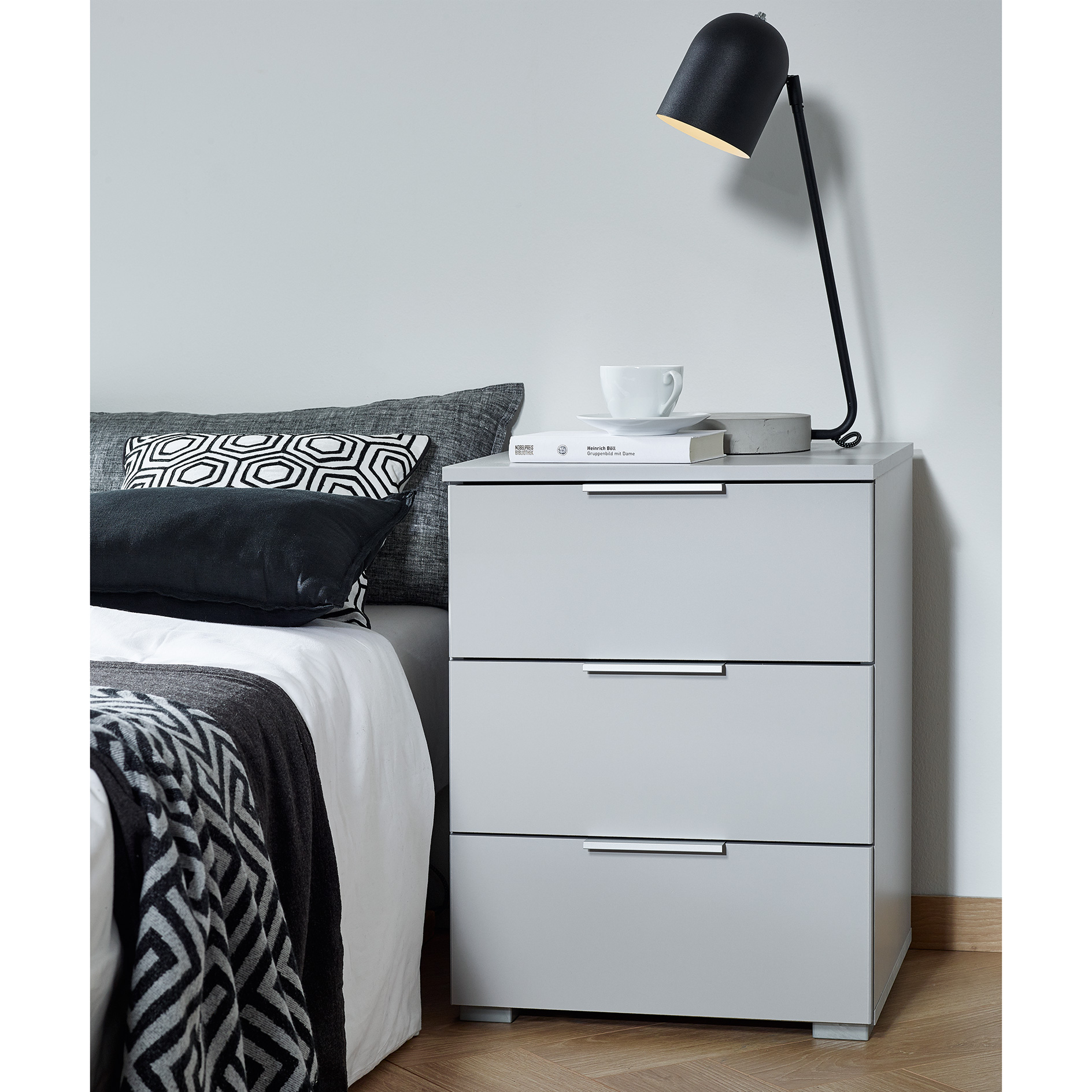 Nachttisch - seidengrau - 3 Schubkästen - 47 cm