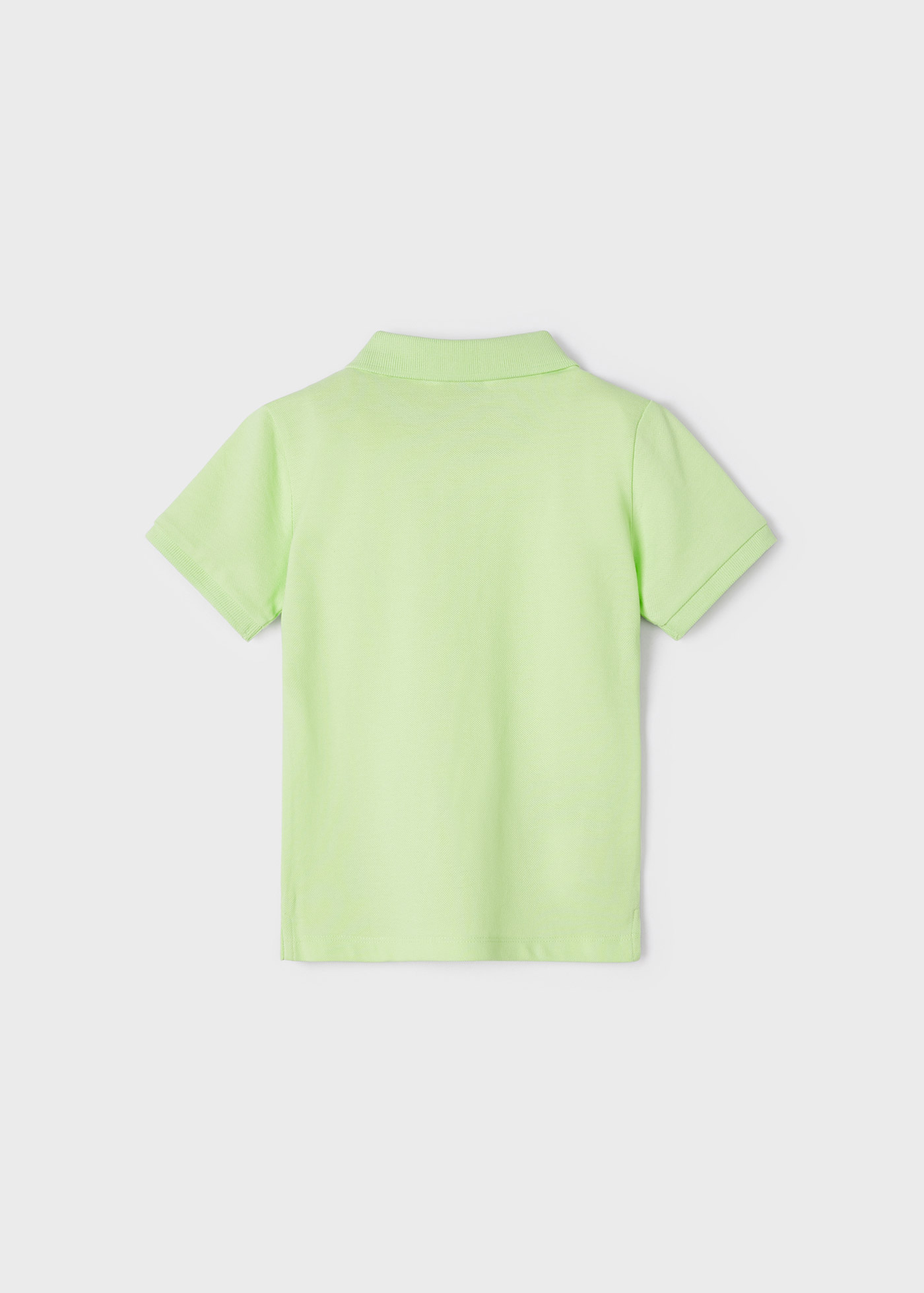 Camisa polo básica de manga curta na cor granito para meninos