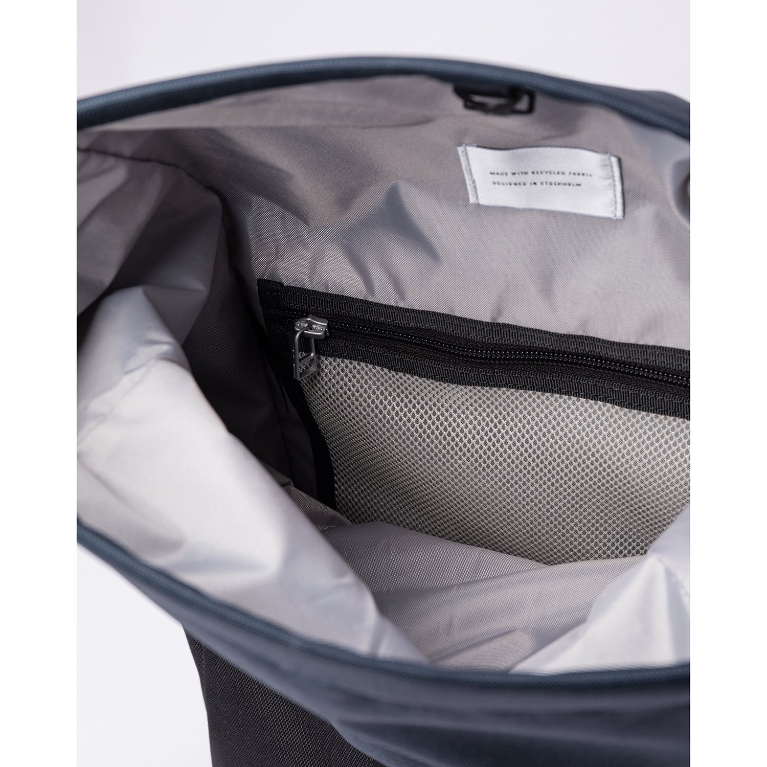 Sandqvist Ilon multi black/navy