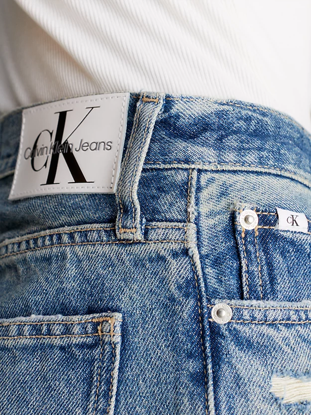 Calça jeans de mãe