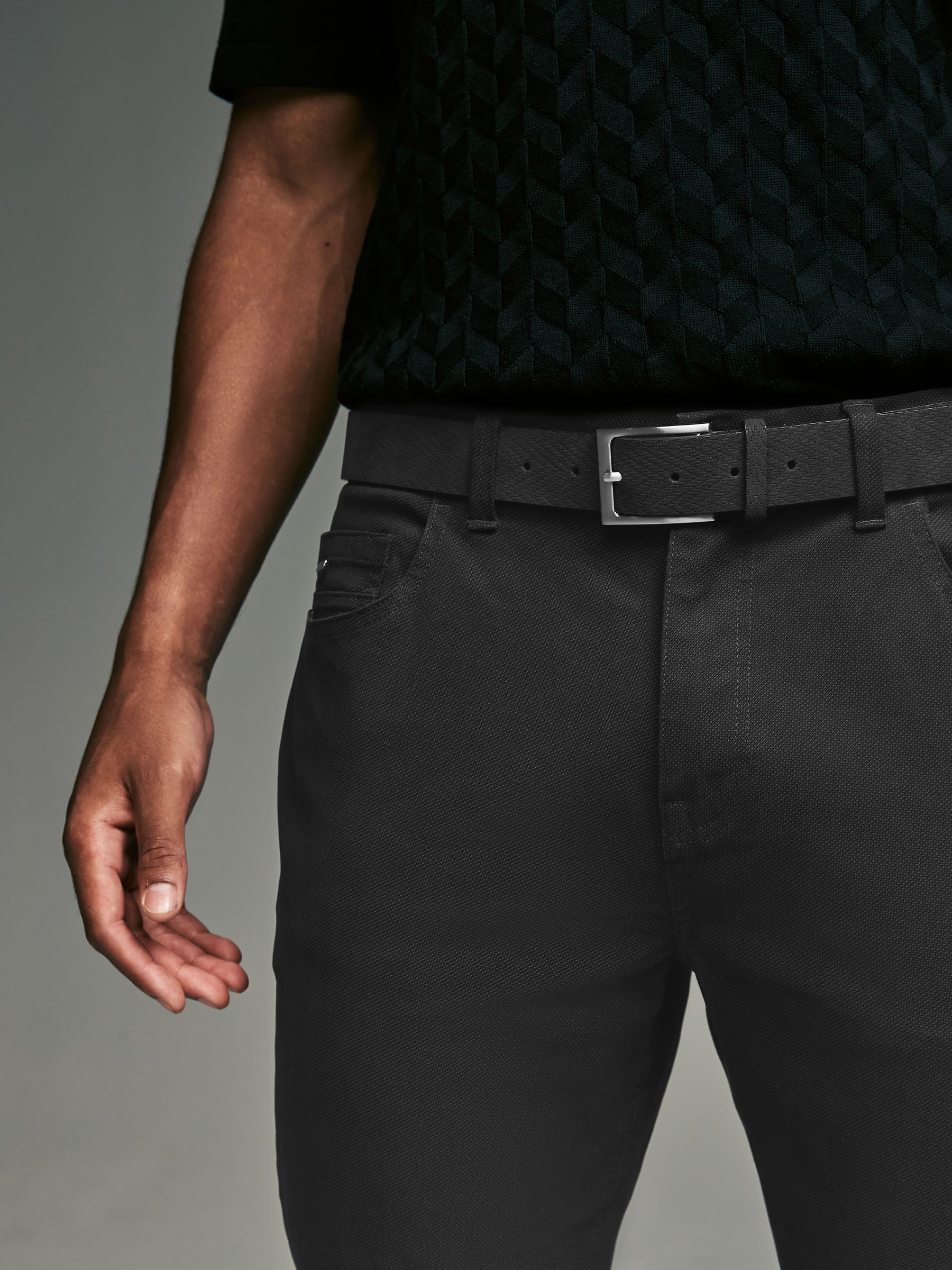 Zwart - Slim fit modieuze bedrukte stretchy chino's met riem