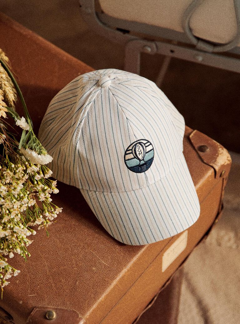 Casquette à rayures beige et bleu