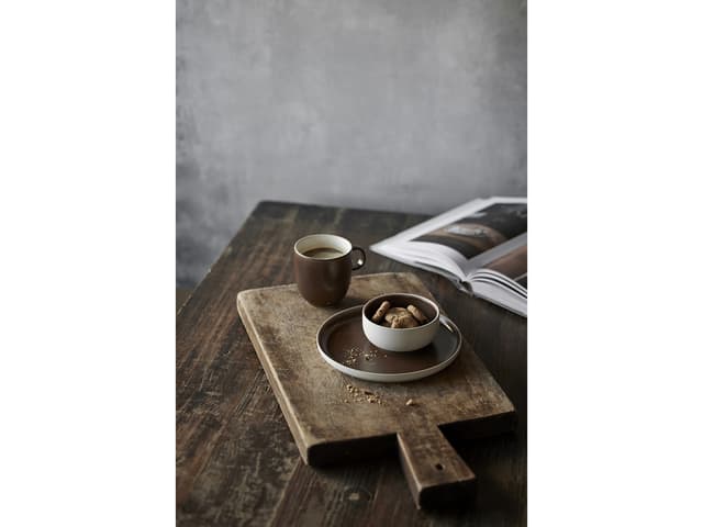 Studio Round North Krus 33 cl Matte bark/Matte white
