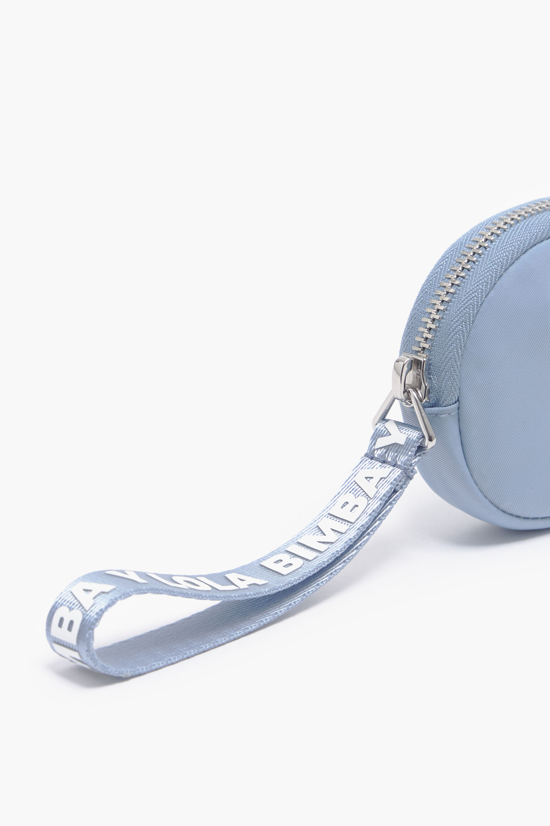 Porta-moedas oval em náilon azul pastel