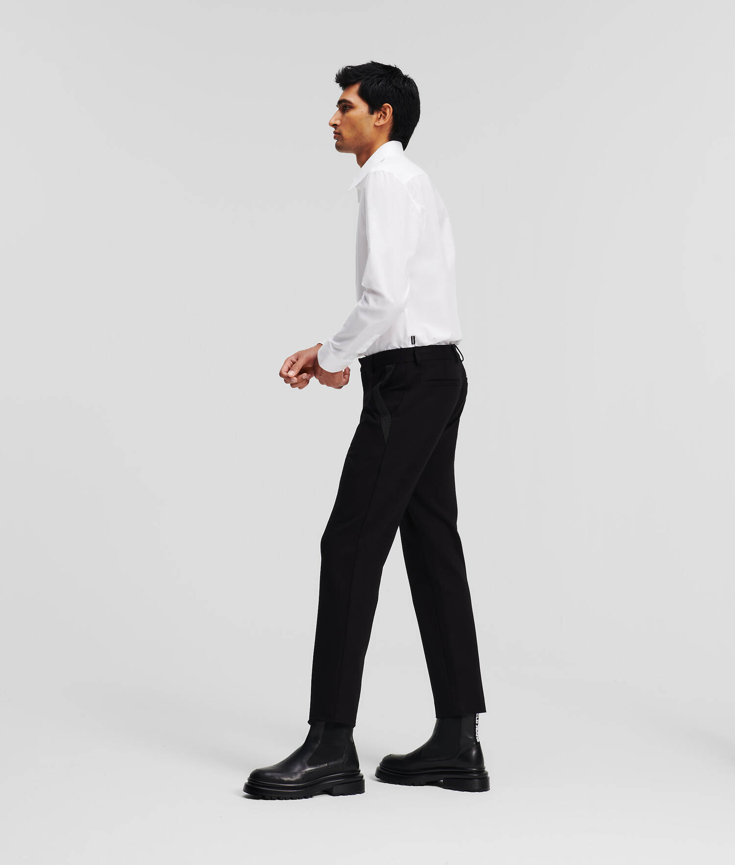 PANTALON EN PUNTO À LA COUPE CLASSIQUE